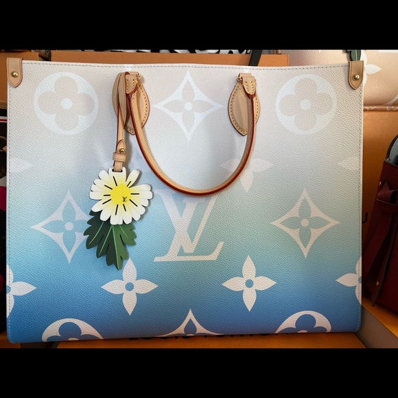 Louis Vuitton By Pool OntheGo Tote Blue On the Go bag only. Giant monogram - Picture 12 of 12